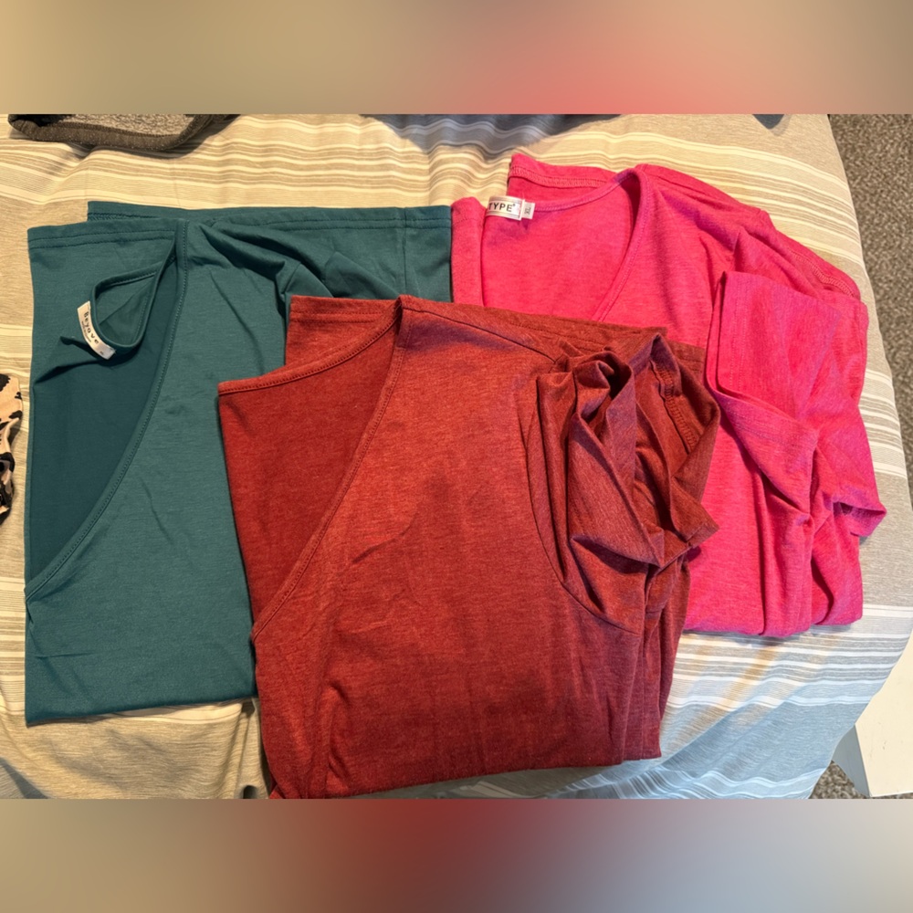 Women's XL Deep-V t-shirts set of 3